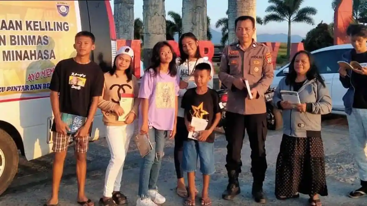 Tingkatkan Minat Baca Masyarakat, Polres Minahasa Sediakan Mobil Perpustakaan Keliling