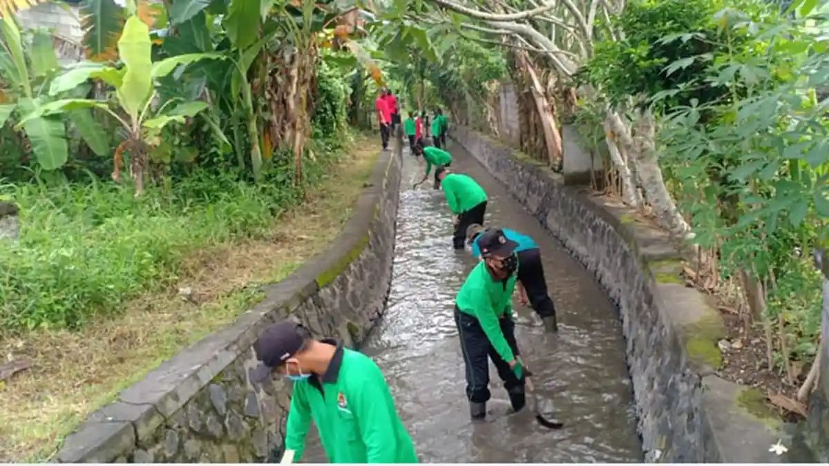 Agar Sungai Tetap Asri, Desa Peguyangan Kaja Denpasar Laksanakan Program Kali Bersih Sebulan 2 Kali