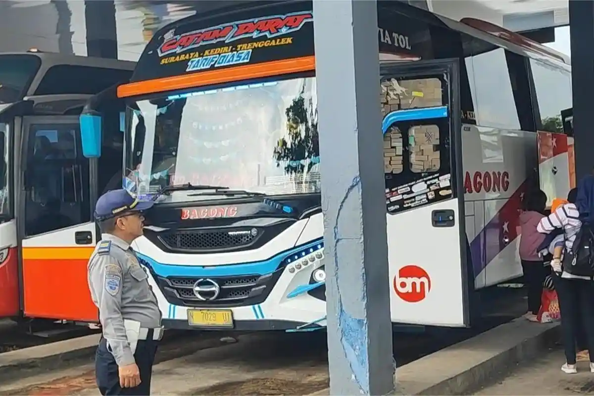 Hasil Ramp Check Bus di Terminal Surodakan Trenggalek selama Libur Isra Miraj dan Imlek 2025