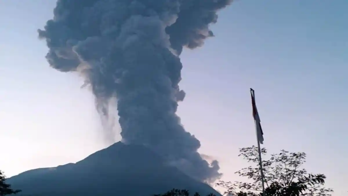 Gunung Merapi Erupsi, Bandara Adi Soemarmo Boyolali Ditutup Karena Hujan Abu Vulkanik