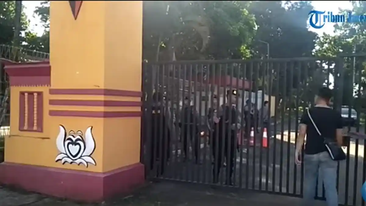 Properti Polri Jadi Sasaran Perusuh, Markas Brimob di Purwokerto Diberondong Peluru