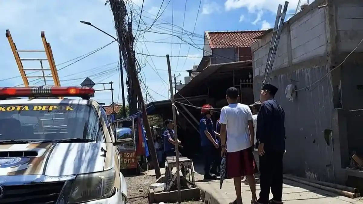 Warga Cilodong Nyaris Tewas Tersengat Listrik, Dievakuasi Hampir 1 Jam