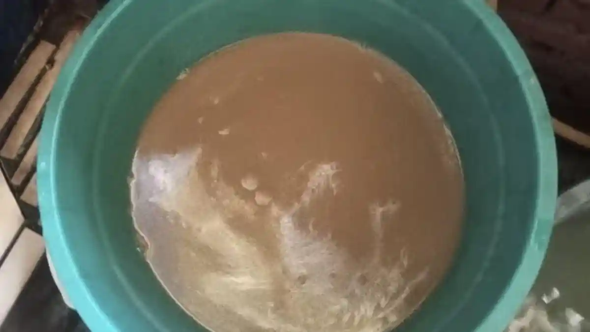 Warga Keluhkan Air PDAM Sinjai Keruh Berwarna Coklat