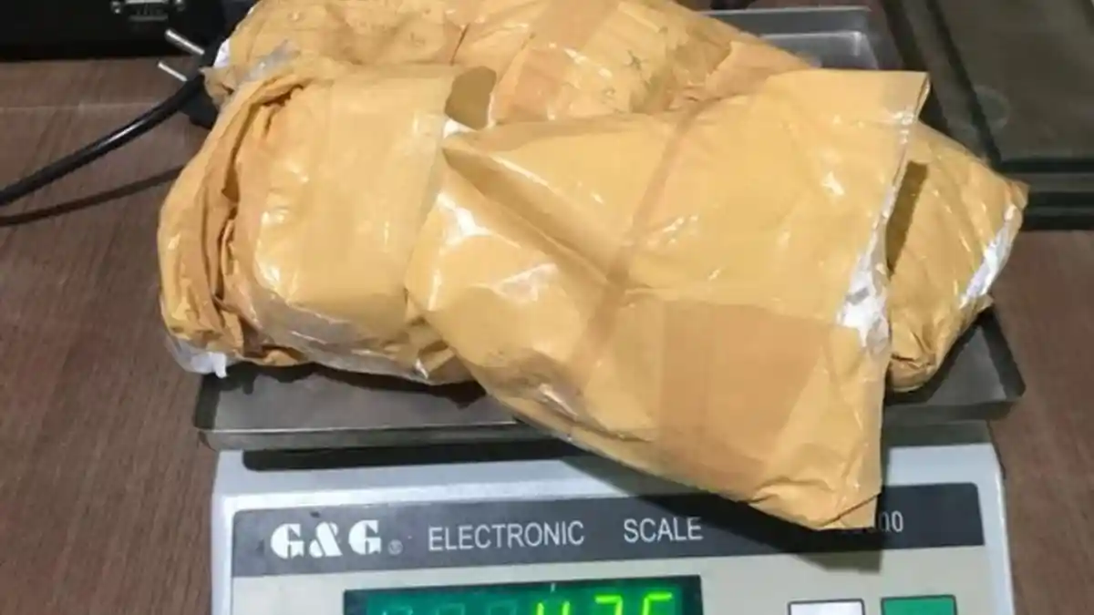 Tergiur Upah Besar, Wanita Ini Sembunyikan Sabu  425 Gram di Selangkangan