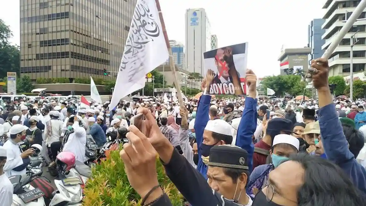 Massa Aksi Kecam Macron dan Minta Usir Dubes Prancis