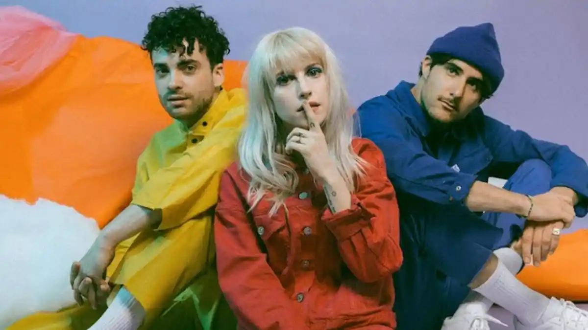 Kembali Tampil Unik dan Jadul, Paramore Rilis Video Klip 'Caught in the Middle'