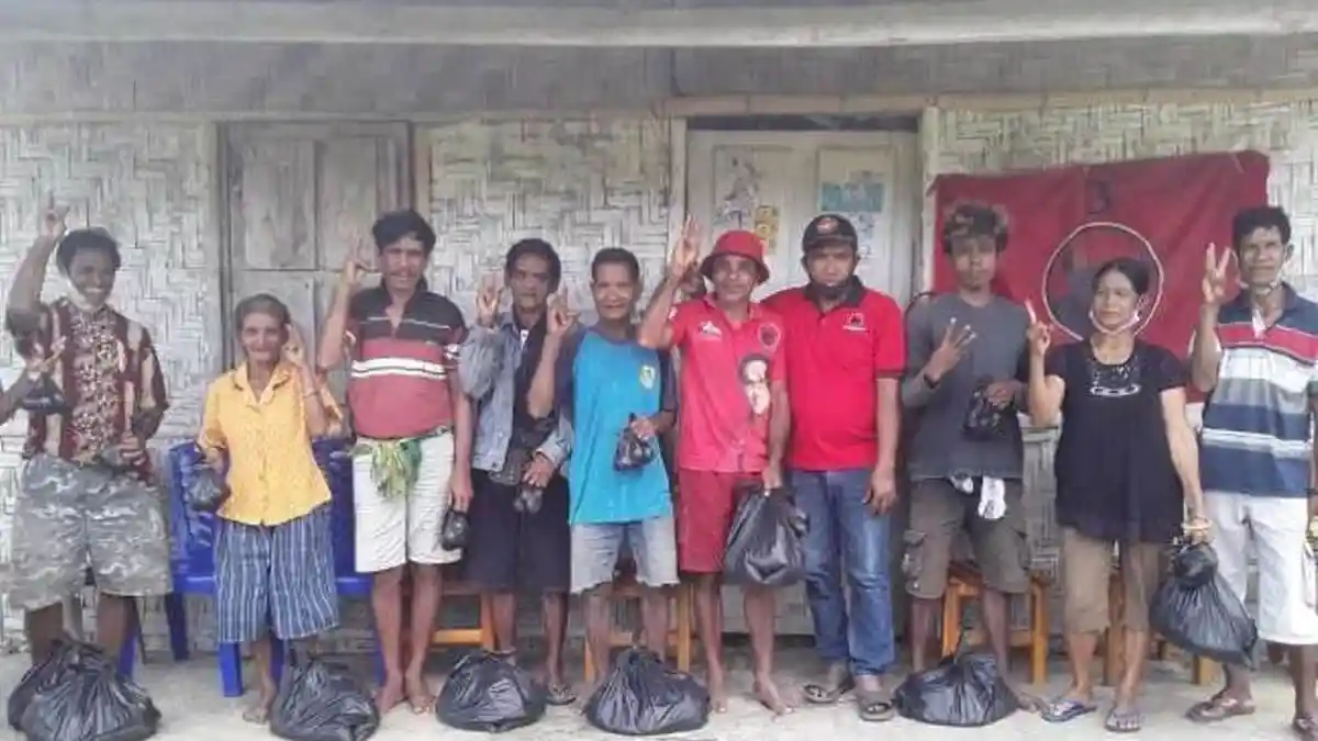 Wow! Politisi PDIP Ini Memberi Bantuan Sembako dan Masker ke Seluruh NTT
