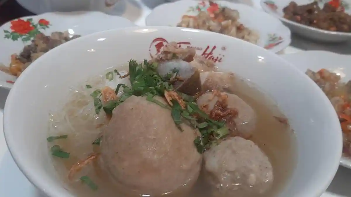 Cari Tempat Bakso Enak dan Asli? Cobain Bakso Tjap Haji Burangrang, Cocok Banget Saat Cuaca Hujan