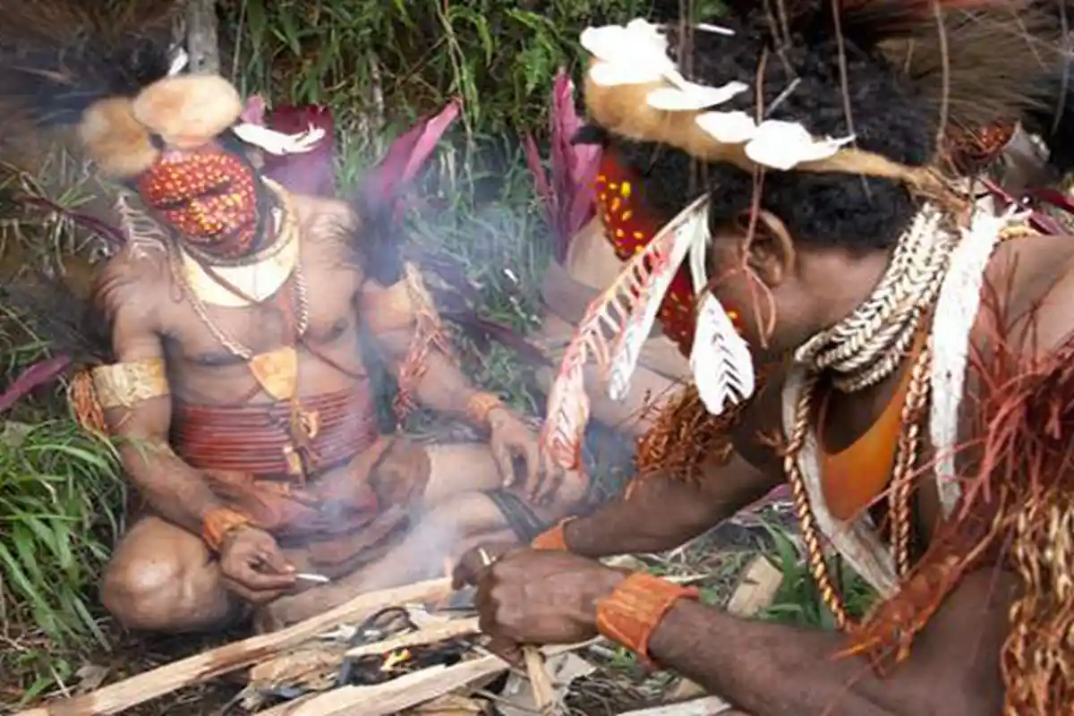 Tradisi Unik Suku Fore Makan Otak Manusia, Ternyata ini Tujuannya