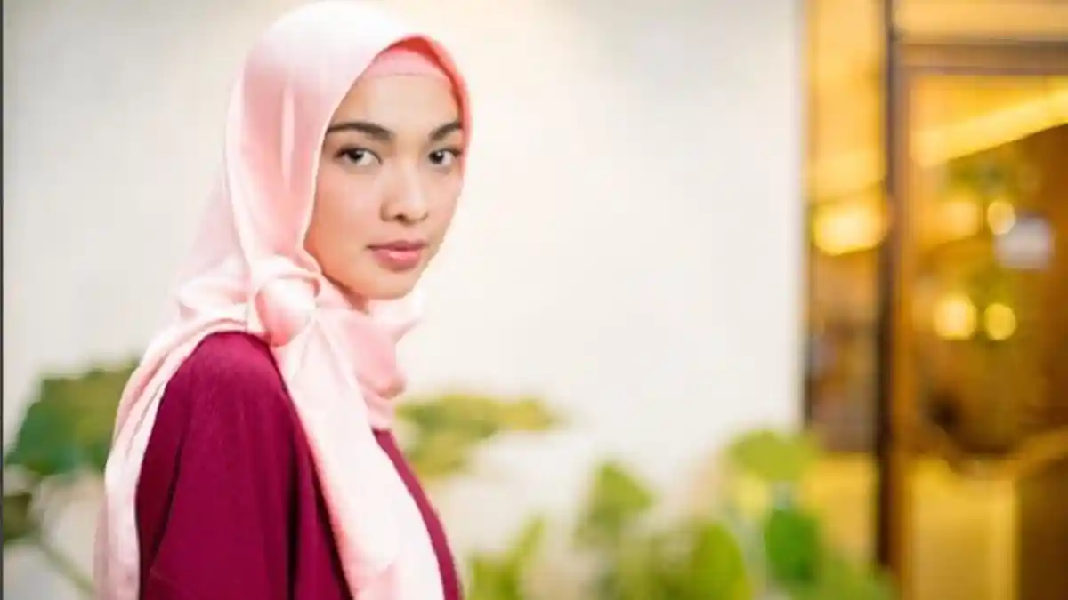 Ikuti Jejak Kartika Putri, Tika Bravani Putuskan Berhijab dan Posting Ini di Instagramnya