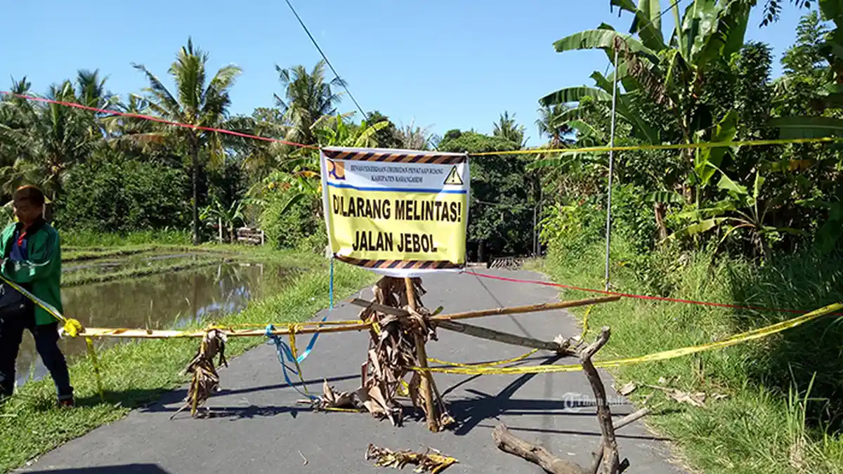 Jembatan Darurat Subagan - Asak Karangasem Ditutup Sementara Karena Senderan Jebol