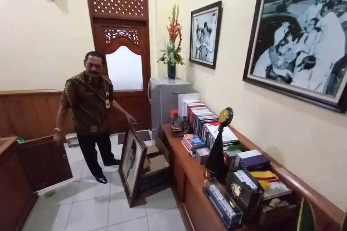 H-1 Akhir Masa Jabata, Wali Kota Fx Rudy Beberes Kantor : Lukisan Soekarno sampai Mega Dibawa Pulang