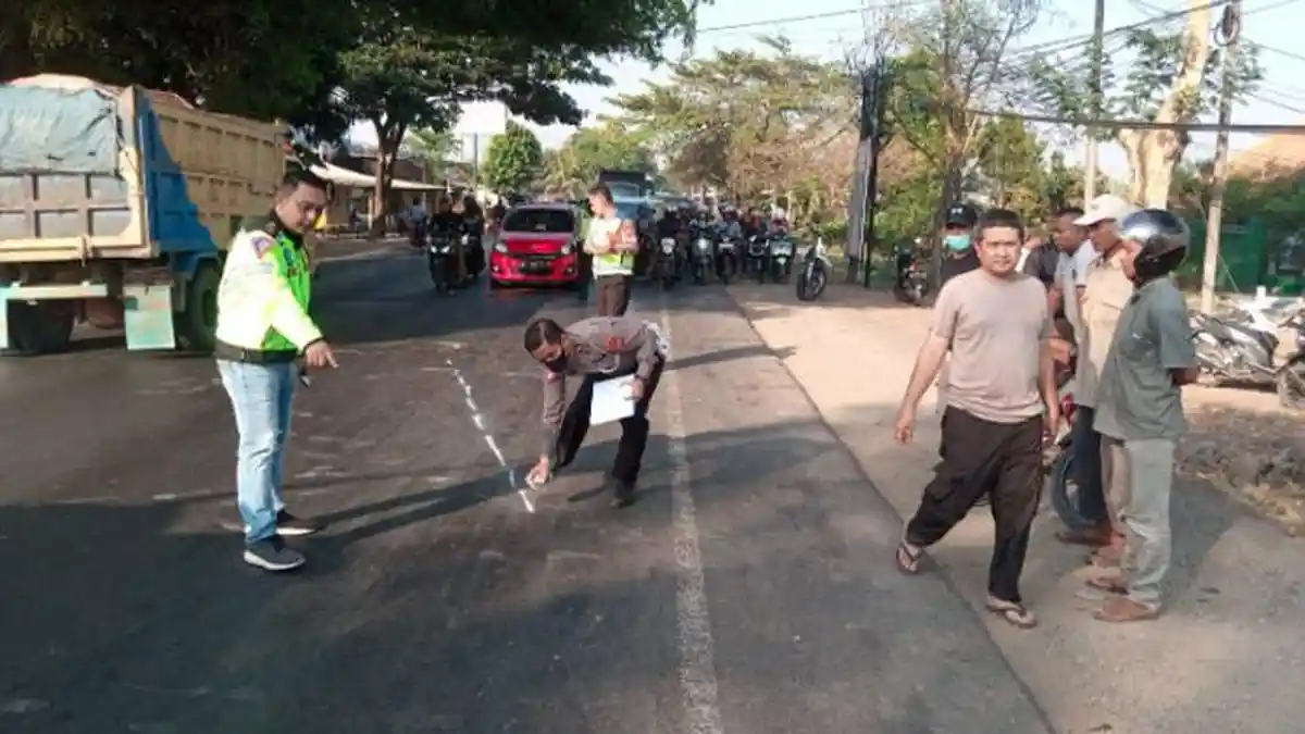 Kecelakaan Maut di Probolinggo, Bus Tabrak Pohon dan Terguling Gegara Hindari ODGJ, Dua Tewas