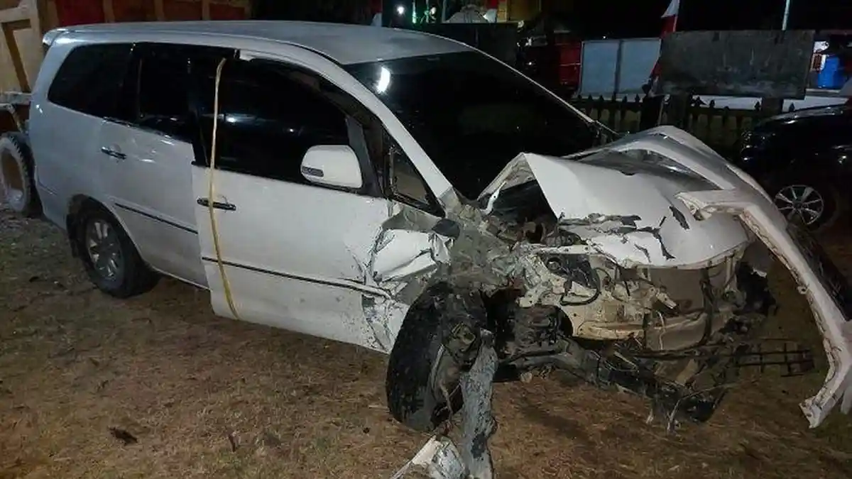 Seorang Ayah dan Bayinya Meninggal Dunia Setelah Bertabrakan Antar Mobil di Jalan Banda Aceh - Medan