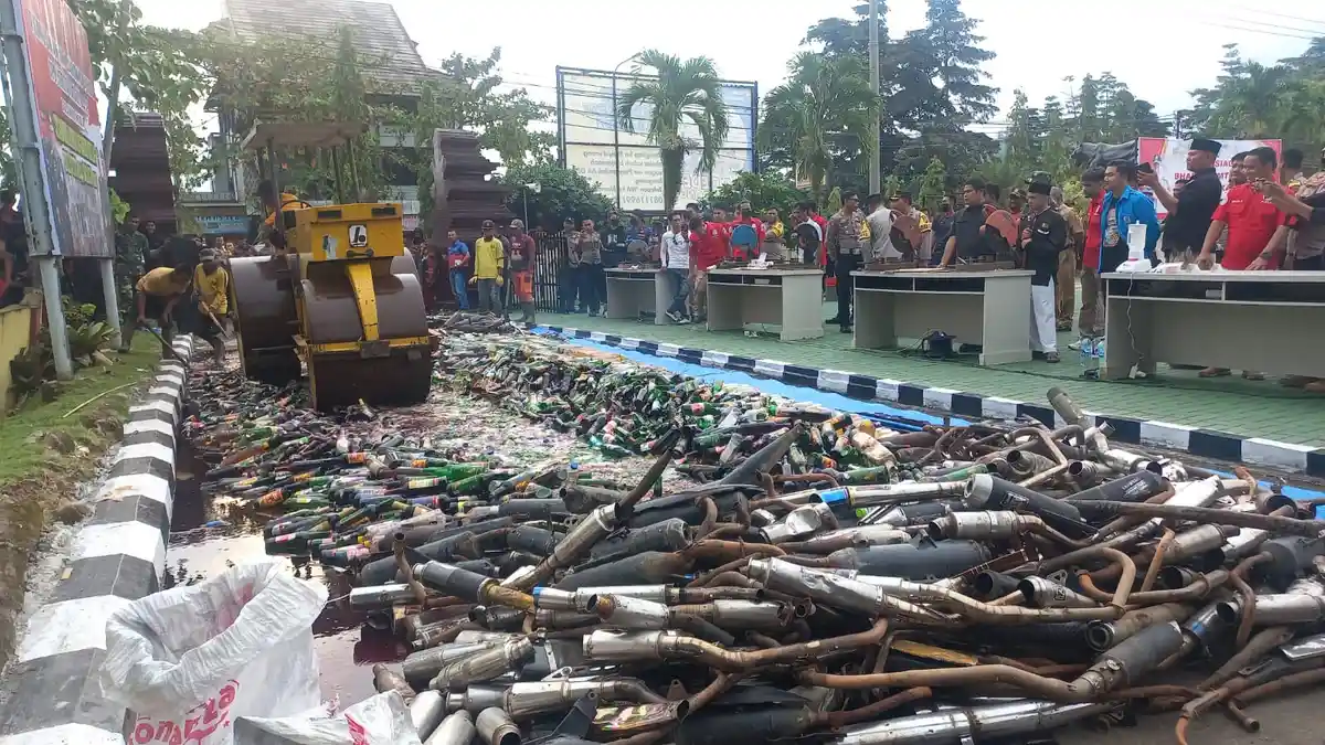 Jelang Ramadan 2023, Aparat Polres Sukabumi Gilas Ribuan Botol Miras, Narkoba dan Knalpot