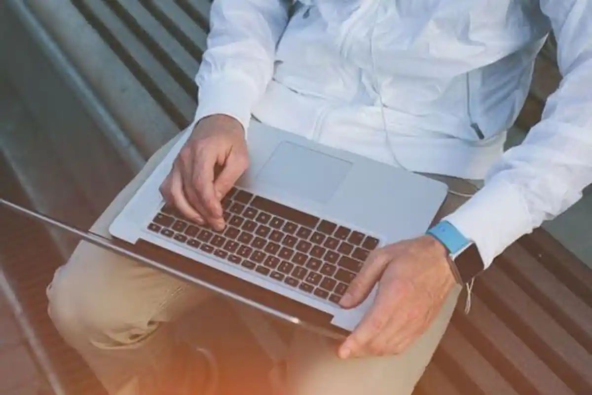 PERHATIKAN! Kebiasaan Sehari-hari yang Bisa Membuat Laptop Cepat Rusak