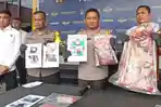 Polisi-menunjukkan-sejumlah-barang-bukti-kasus-suami-cor-jasad-istri-di-Blitar.jpg