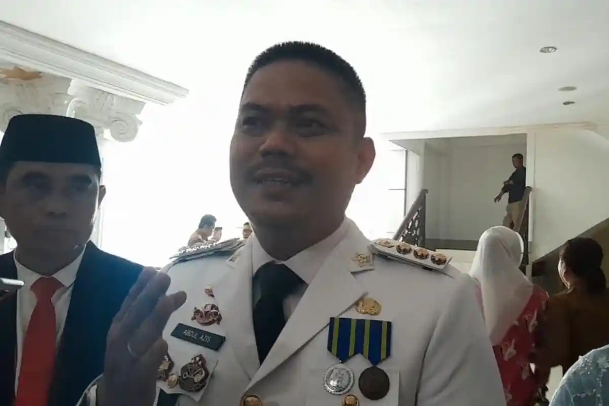 Ditanya Soal Wakil, Bupati Kolaka Timur Abdul Aziz Sebut Serahkan Ke Partai Pengusung Usai Dilantik