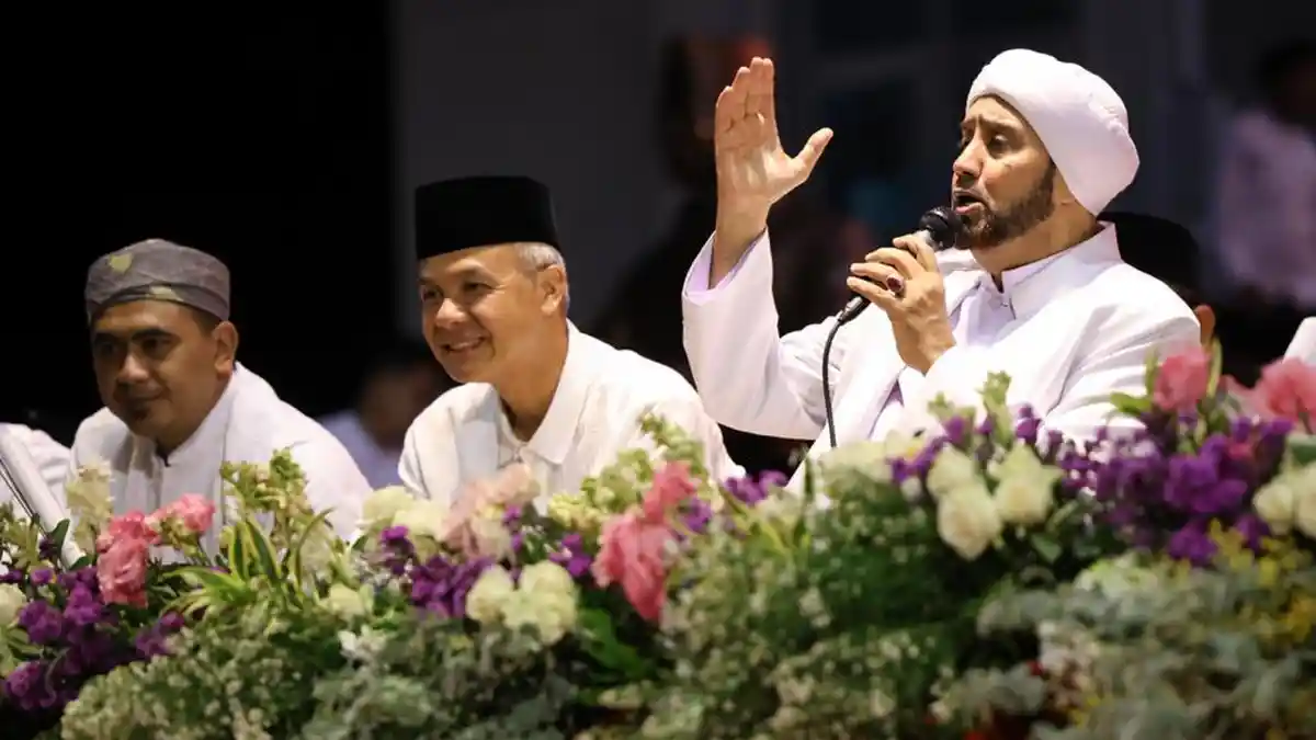 Habib Syech Apresiasi Jateng Bersalawat: Semoga Pak Ganjar Melanjutkan Indonesia Bersalawat