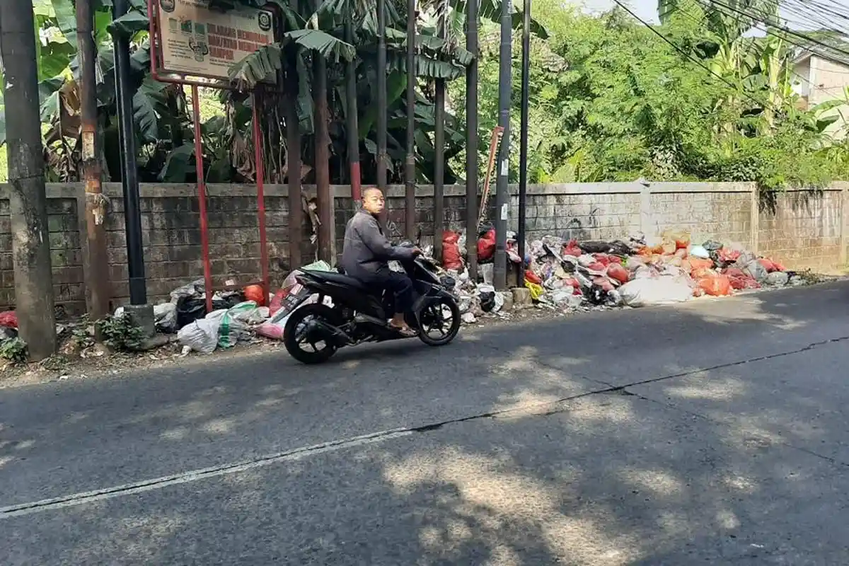 Potret Kegemaran Warga Depok Buang Sampah Sembarangan