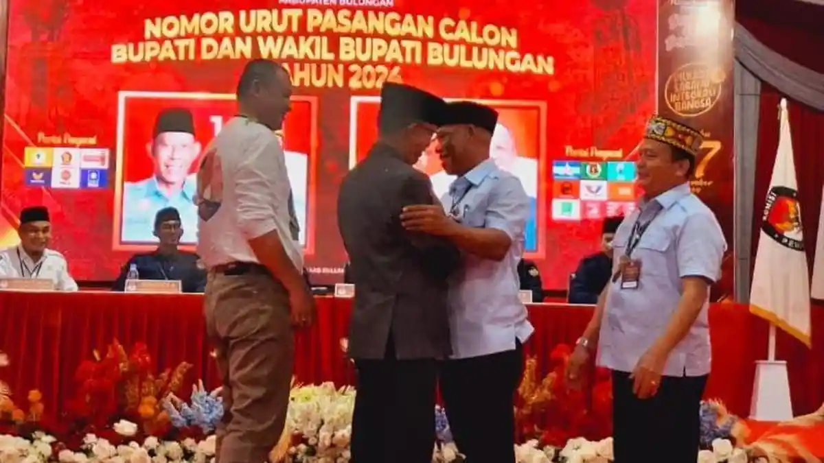 Syarwani dan Datu Iman Berpelukan di Pencabutan Nomor Urut, Keduanya Saling Memuji dan Mendoakan