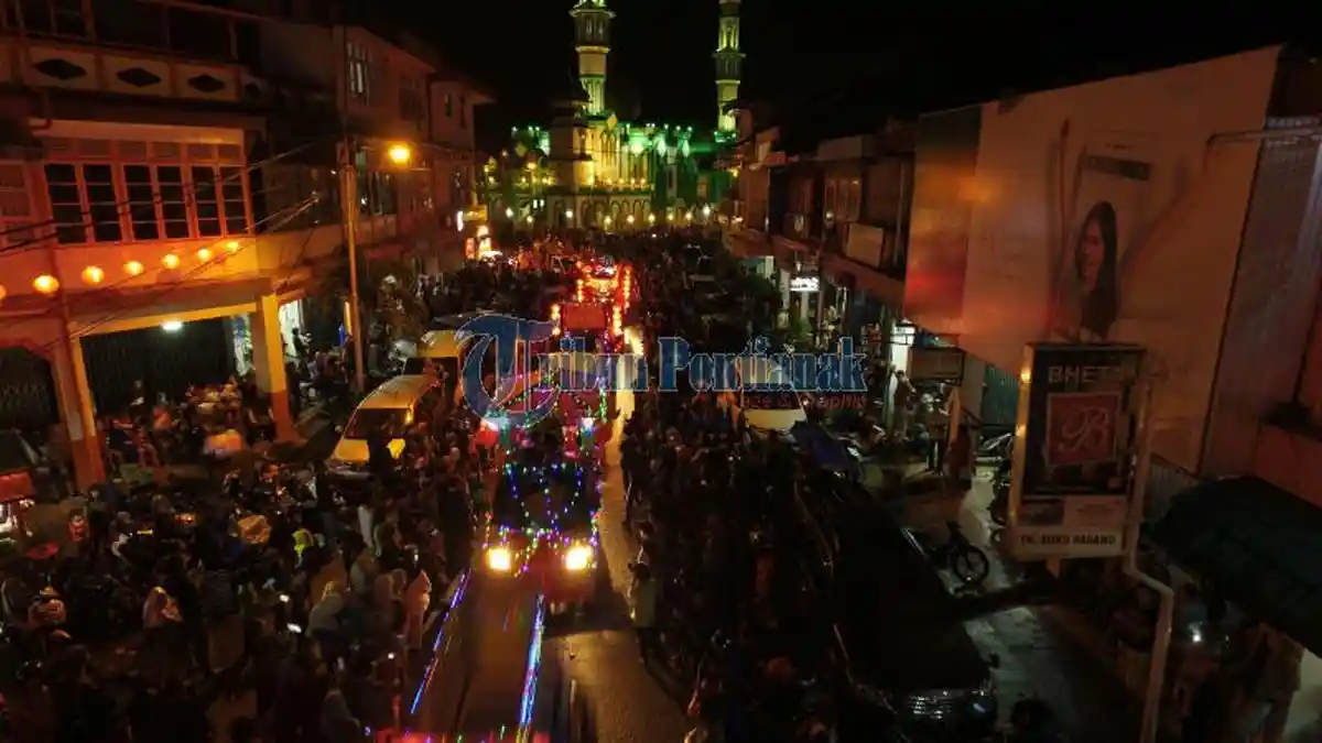 Pawai Malam Lampion Singkawang Memukau Wisatawan - festival-lampion-5_20160221_001317.jpg