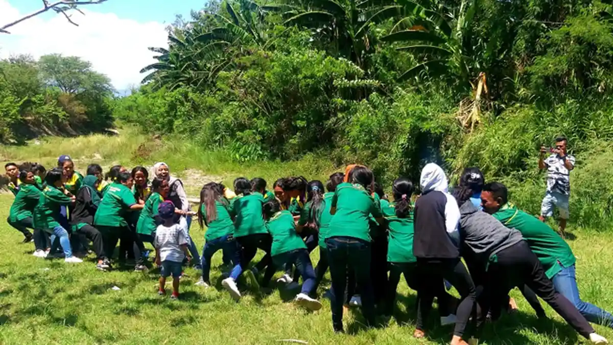 Mahasiswa Undana Kupang Studi Lapangan ke Sekolah Alam di Desa Manusak