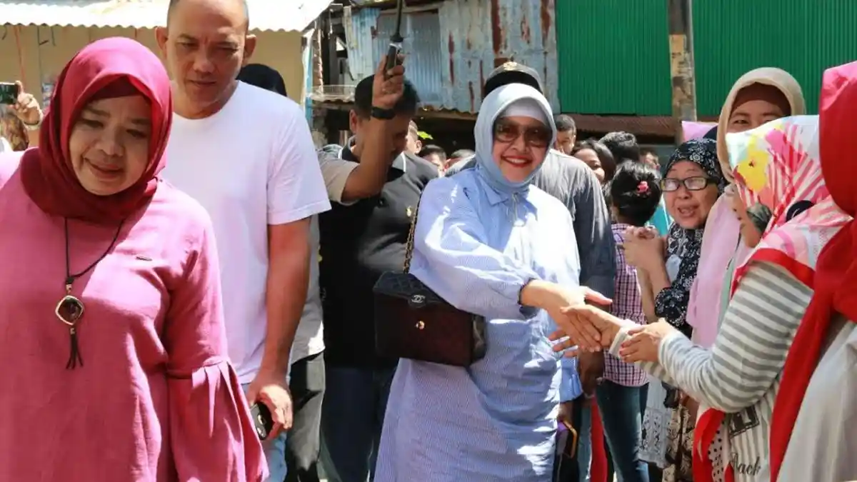 FOTO: Indira Jusuf Ismail Silaturahmi dengan Warga Camba Berua
