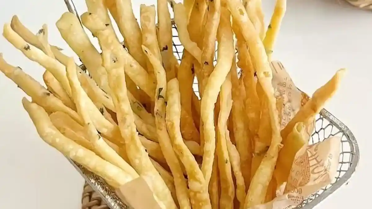 Resep Stik Keju yang Renyah Cocok untuk Cemilan Asyik saat Idul Fitri