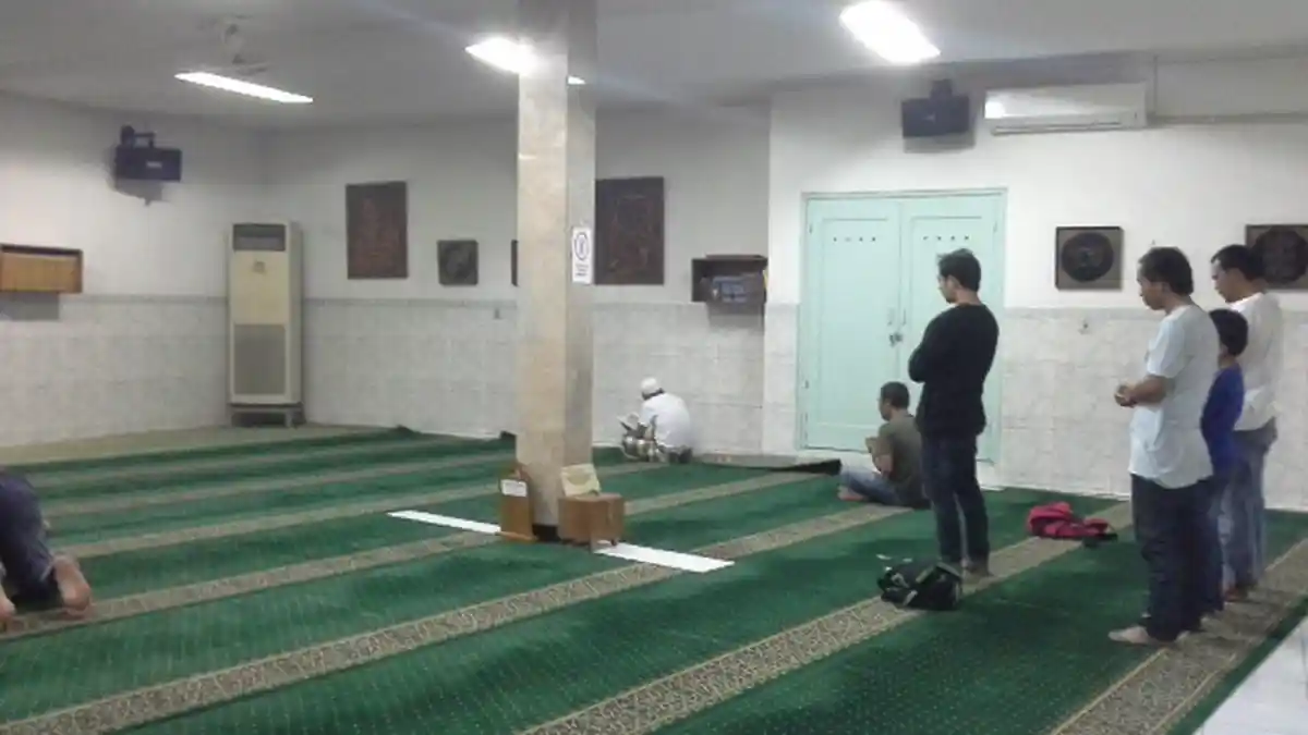 Terkena Darah Korban, Karpet Masjid Langsung Diganti Usai Peristiwa Penusukan Polisi