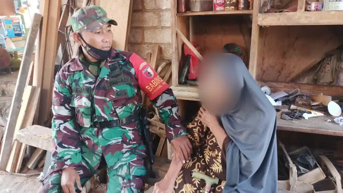 Aksi Heroik TNI di Gresik Selamatkan Wanita Renta yang Dianiaya Anaknya, Tanpa Kekerasan