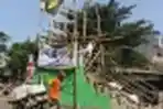Penutupan Jembatan Penghubung Tambora dan Kampung Jawa