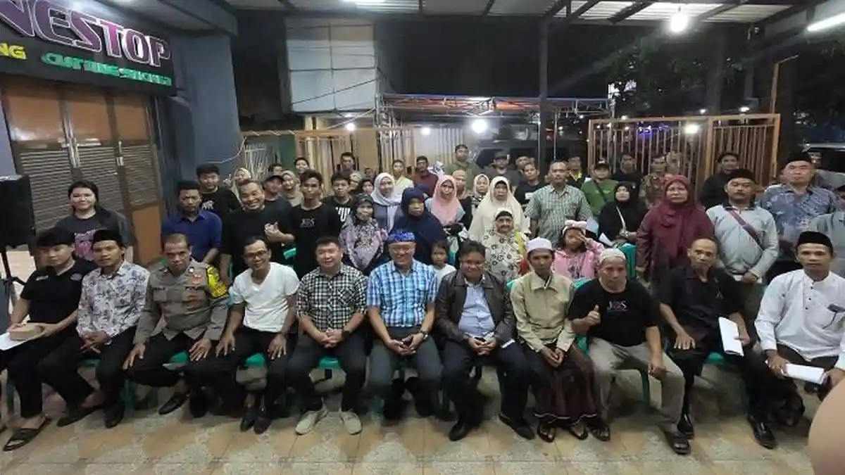Ronny Hermawan  Sosialisasikan Perda tentang Lingkungan Hidup di Bantar Gebang