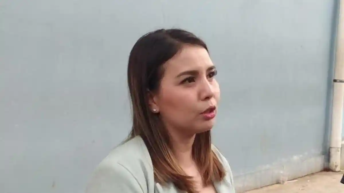 Aktivitas Tya Ariestya Kala Banjir Landa Jakarta