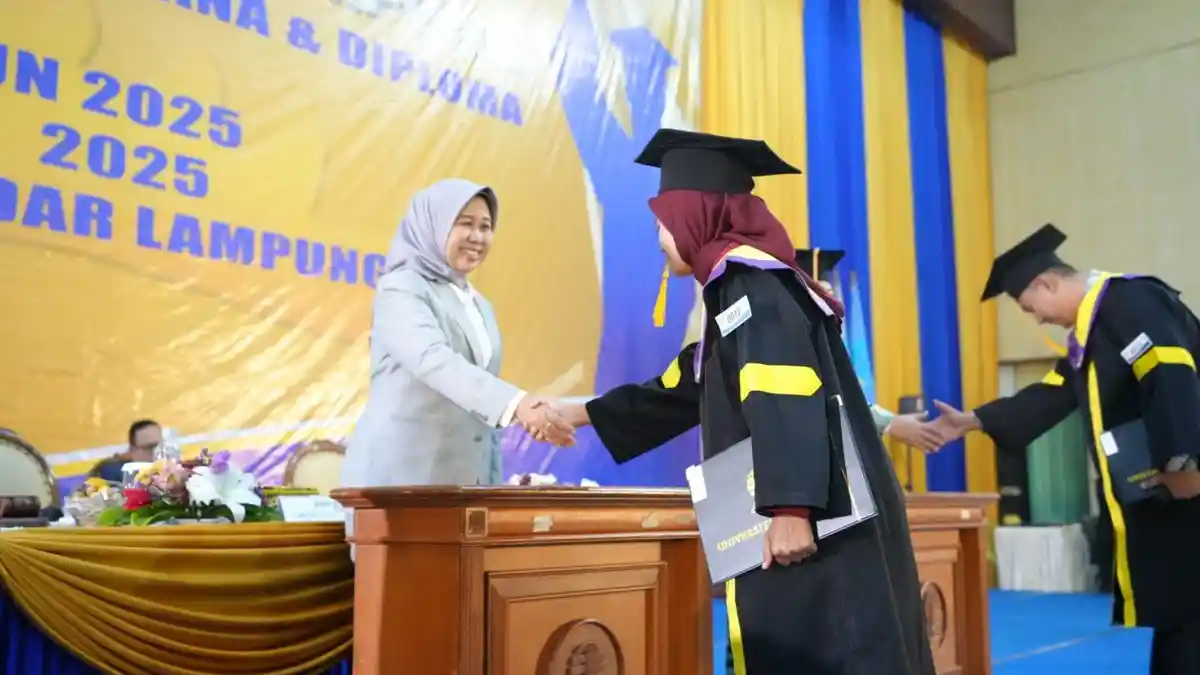 Rektor Unila Hadiri Wisuda Universitas Terbuka Periode 1 2025