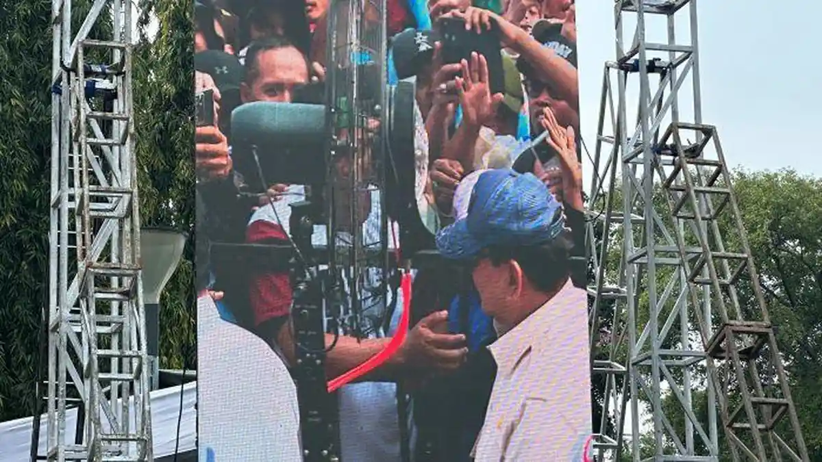 Presiden Prabowo Hadir di Monas, Buruh Langsung Bergemuruh Teriakkan Namanya