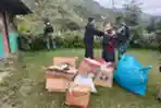 Satgas Kodim Yalimo Yonif RK 751/VJS Beri Bantuan Sembako di Distrik Walesi Papua