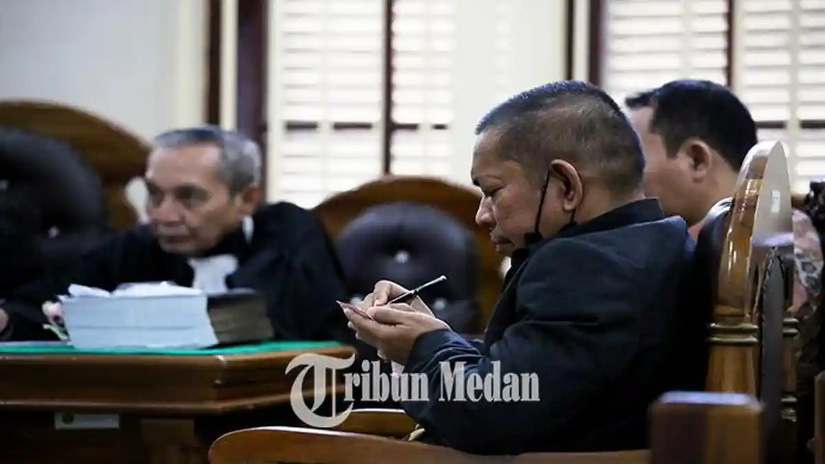 Berita Foto: DUGAAN Korupsi Dana Ma'had UINSU, Saksi Ahli BPKP: Rp 956 Juta Merupakan Uang Negara - 21122023_MENCATAT-HAL-PENTING_ABDAN-SYAKURO-1.jpg