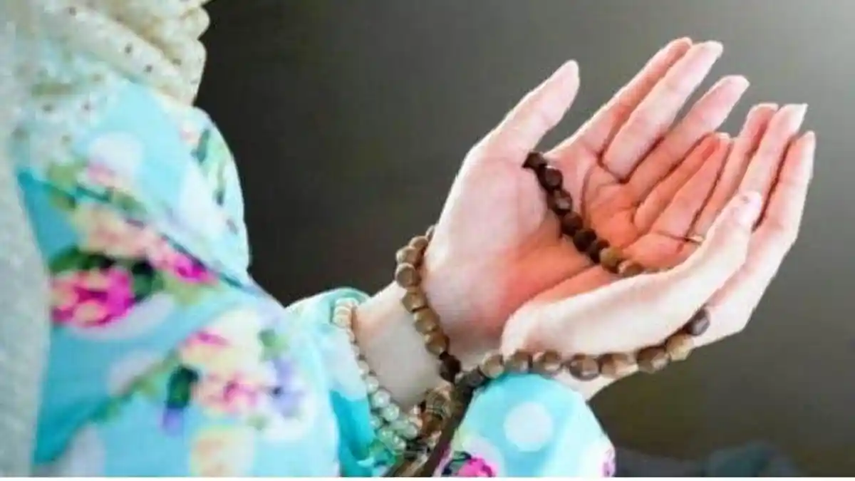 Lantunkan Doa dan Dzikir Ini Selepas Sholat Maghrib Juga Shalat Wajib Lainnya