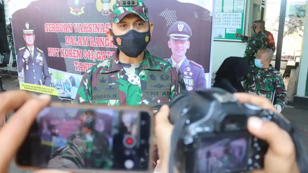 Romas Herlandes Pantau Kegiatan Vaksinasi Covid dan Donor Darah di Makodim