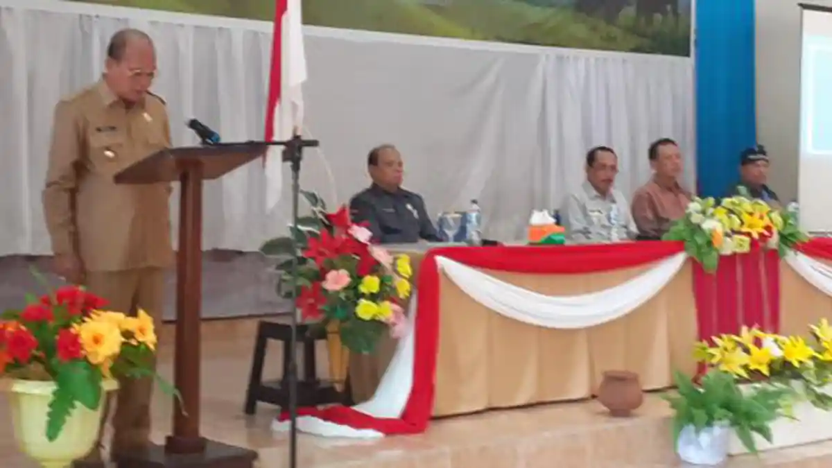 Bupati Niga Dapawole Ajak Peserta Rakerda Banggakencana Nonton Pasola