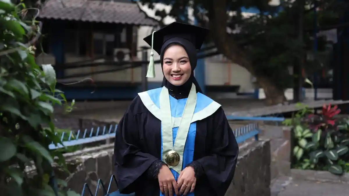 Ini Dia Wisudawan Termuda Unisba, Skripsinya Membahas Komunikasi Pengurus Masjid dan Masyarakat