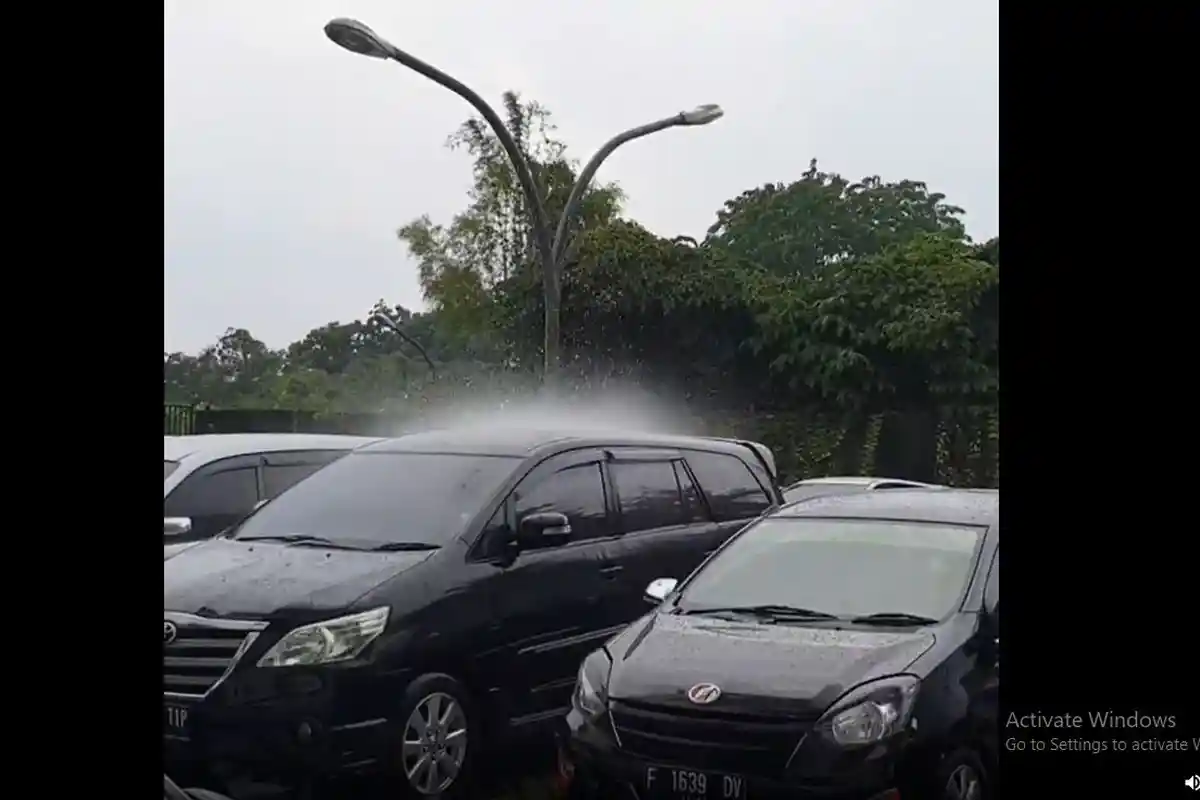 Hujan Hanya Guyur 1 Mobil di Cikarang, Saksi Sebut Bukti Kebesaran Tuhan: Ada Penjelasan di Al-Quran