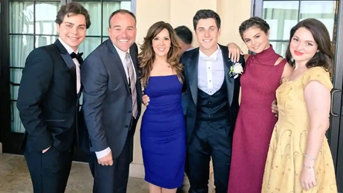 Tampil Anggun di Acara Nikahan David Henrie, Begini Penampilan Selena Gomez!