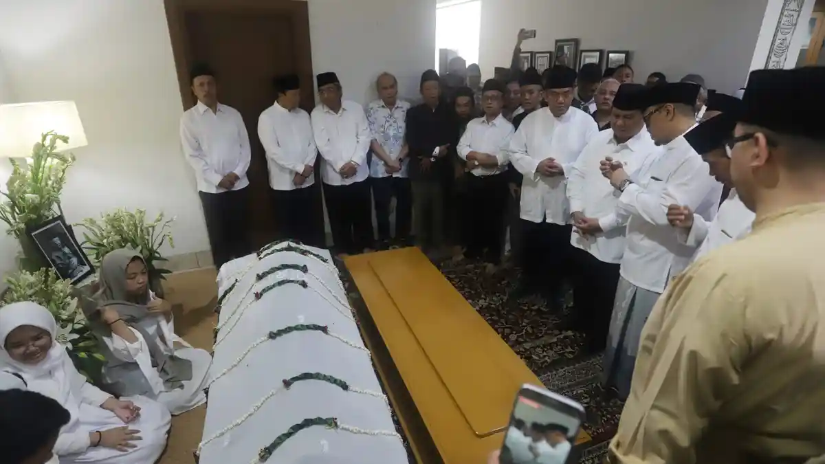 Yusril Ihza Mahendra: Gus Sholah Sebaik-baik Manusia yang Saya Kenal