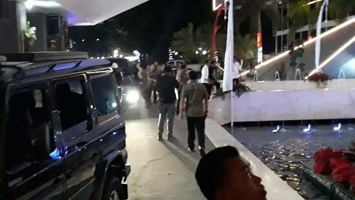 Jokowi Datangi Kompleks Parlemen Jelang Malam