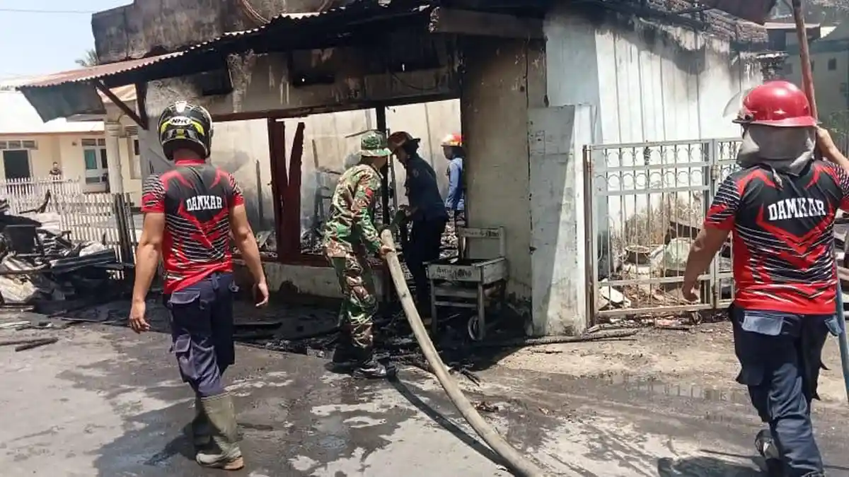 Kebakaran Warung Depan SKB Limboto Kabupaten Gorontalo Terjadi Usai Ditinggal Salat Jumat
