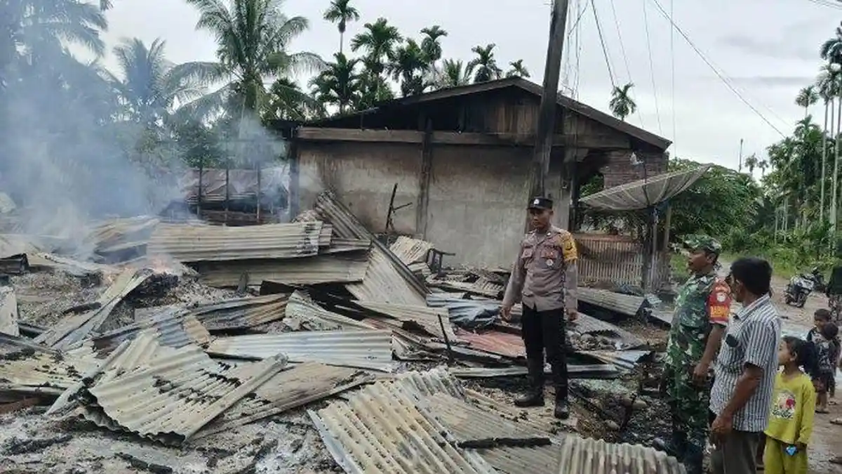 Pemilik Sedang Terlelap, 4 Ruko di Sawang Ludes Terbakar
