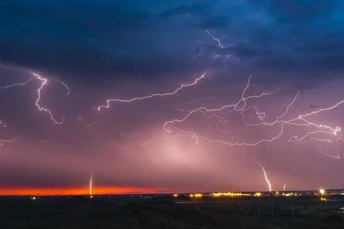 Peringatan Dini Cuaca BMKG Minggu 8 Mei 2022, Sumut, Banten dan Banjarmasin Diprediksi Hujan Lebat