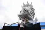 Monumen Tragedi Kanjuruhan Disamping Patung Kepala Singa